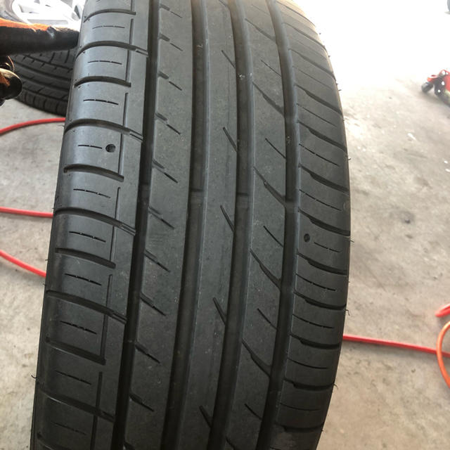 DUNLOP(ダンロップ)の235/50R18ファルケンほぼ新品未使用 自動車/バイクの自動車(タイヤ)の商品写真