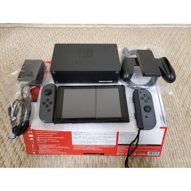 Nintendo Switch(ニンテンドースイッチ)のNintendo Switch JOY-CON グレー 本体  HAC-S-KA エンタメ/ホビーのゲームソフト/ゲーム機本体(家庭用ゲーム機本体)の商品写真