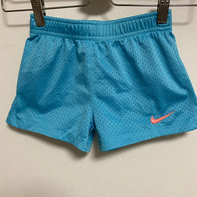 NIKE(ナイキ)のNIKEショーツ　キッズ　美品　ハワイ購入　ライトブルー キッズ/ベビー/マタニティのキッズ服男の子用(90cm~)(パンツ/スパッツ)の商品写真