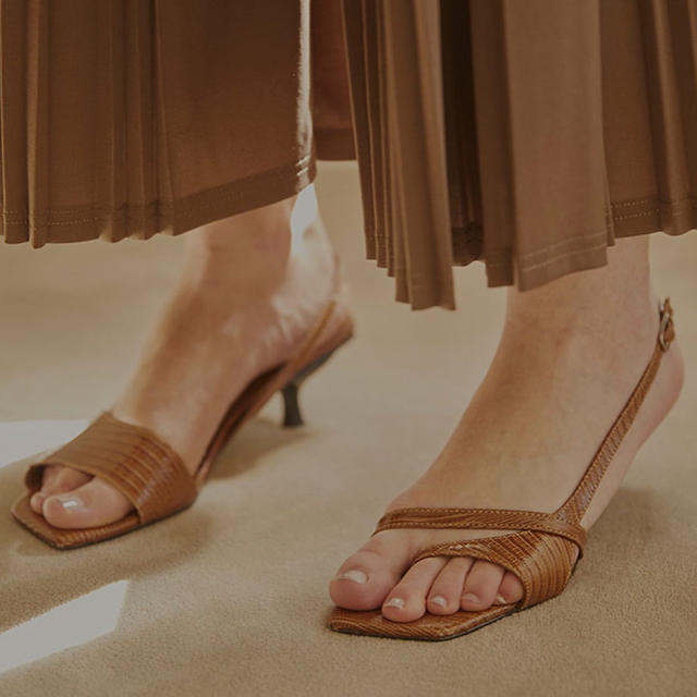 Ameri VINTAGE(アメリヴィンテージ)のAmeri VINTAGE ASYMMETRY THONG SANDAL レディースの靴/シューズ(サンダル)の商品写真