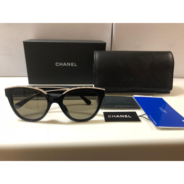 CHANEL(シャネル)の5/30迄最終値下☆半額☆定価49500円 新作CHANELサングラス5414A レディースのファッション小物(サングラス/メガネ)の商品写真