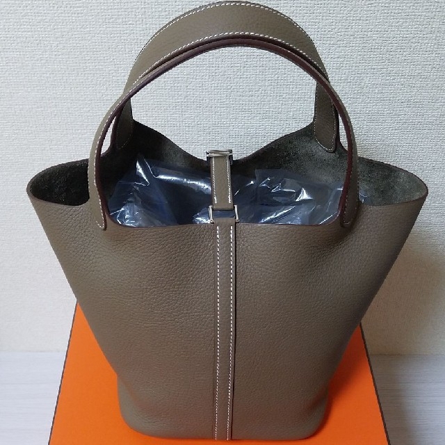 Hermes(エルメス)の【 専用出品 】新品 エルメス ピコタンロック MM エトゥープ シルバー金具 レディースのバッグ(ハンドバッグ)の商品写真