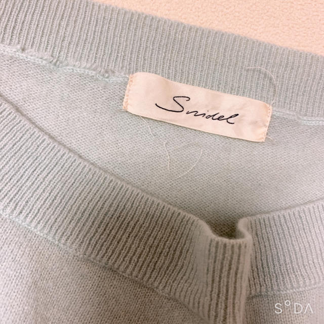 SNIDEL(スナイデル)の【美品】スナイデル　オフショルダーサマーニット レディースのトップス(カットソー(長袖/七分))の商品写真