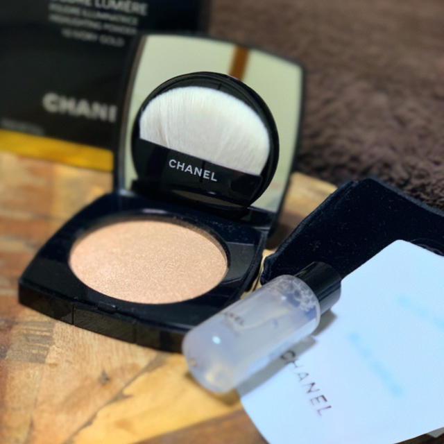 CHANEL(シャネル)のCHANEL プードゥルルミエール10アイヴォリーゴールド(フェイスパウダー) コスメ/美容のベースメイク/化粧品(チーク)の商品写真