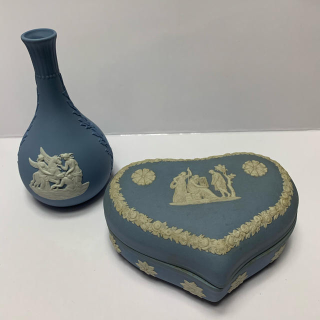 WEDGWOOD(ウェッジウッド)のウェッジウッド　アンティーク小物入れ＆花瓶　セット インテリア/住まい/日用品のインテリア小物(花瓶)の商品写真