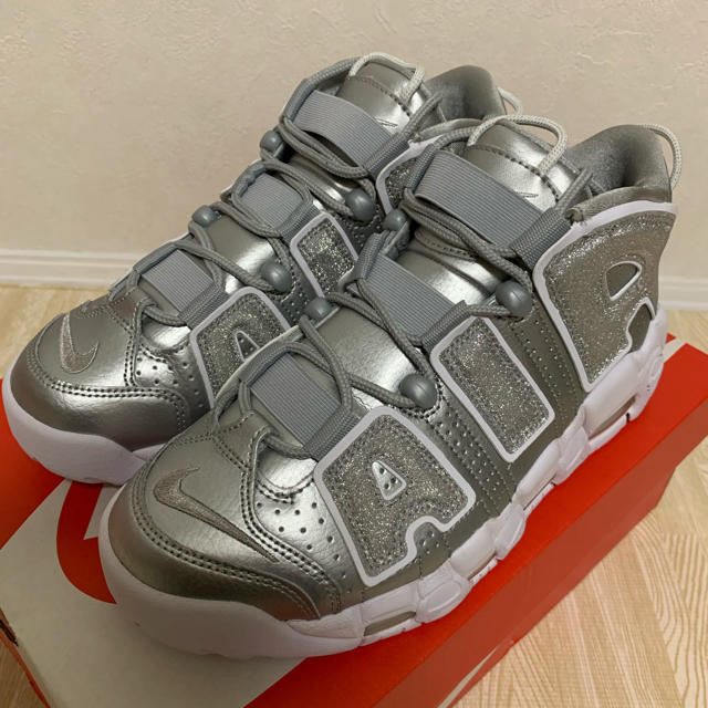 NIKE(ナイキ)の☆  海外限定  モアテン AIR  MORE  UPTEMPO  26センチ レディースの靴/シューズ(スニーカー)の商品写真