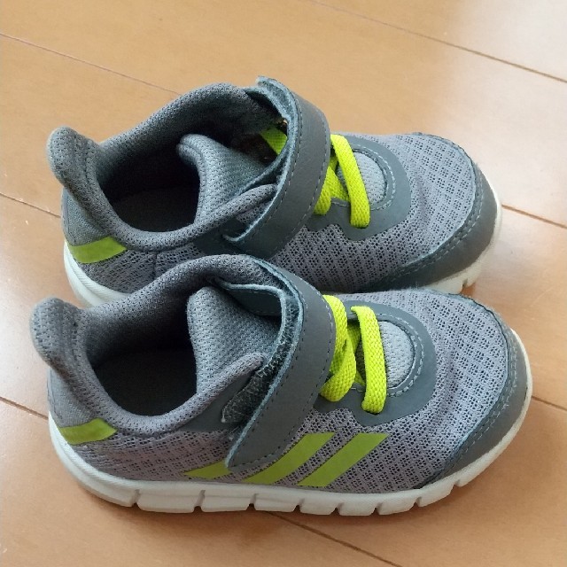 adidas(アディダス)のadidas　スニーカー　キッズ　子供　運動靴 キッズ/ベビー/マタニティのベビー靴/シューズ(~14cm)(スニーカー)の商品写真