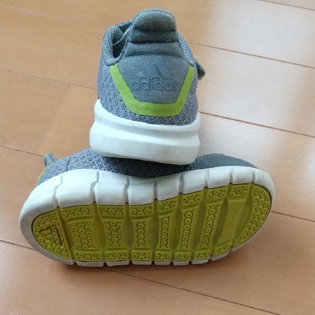 adidas(アディダス)のadidas　スニーカー　キッズ　子供　運動靴 キッズ/ベビー/マタニティのベビー靴/シューズ(~14cm)(スニーカー)の商品写真