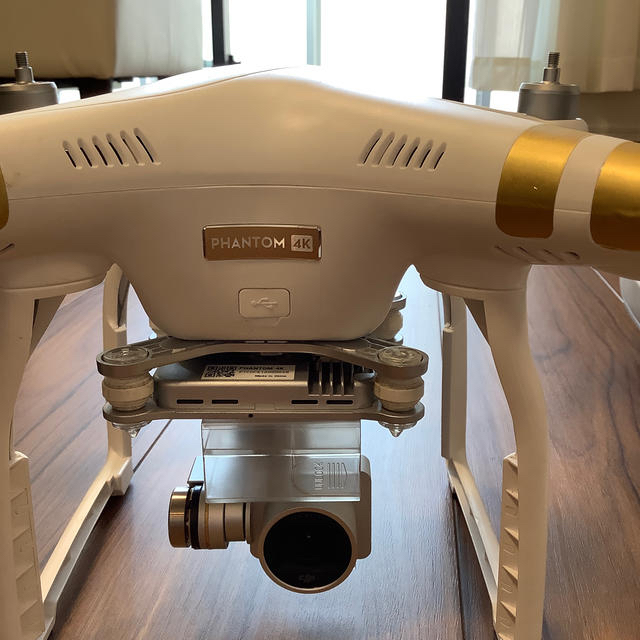 phantom(ファントム)のDJI Phantom 3 4K エンタメ/ホビーのおもちゃ/ぬいぐるみ(ホビーラジコン)の商品写真