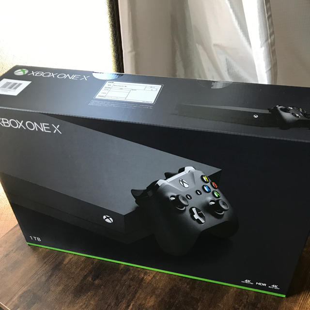 Microsoft(マイクロソフト)のXbox one x 本体 エンタメ/ホビーのゲームソフト/ゲーム機本体(家庭用ゲーム機本体)の商品写真