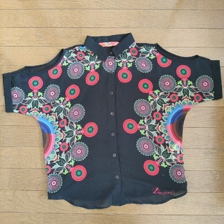 デシグアル(DESIGUAL)のレディースシャツ(シャツ/ブラウス(半袖/袖なし))