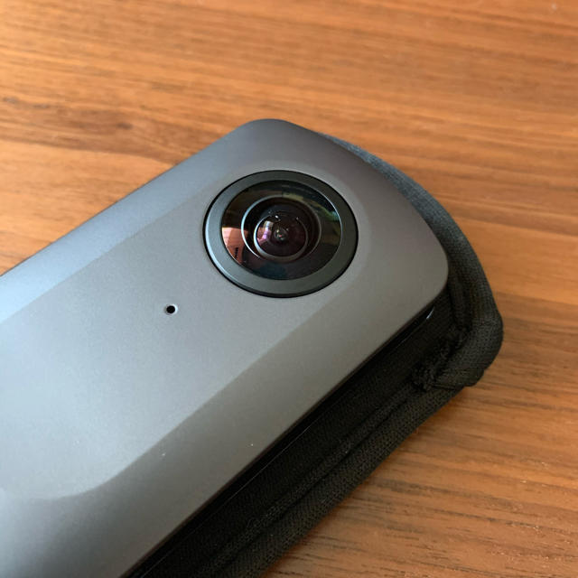 RICOH(リコー)のリコー シータⅤ / RICOH THETA V スマホ/家電/カメラのカメラ(コンパクトデジタルカメラ)の商品写真