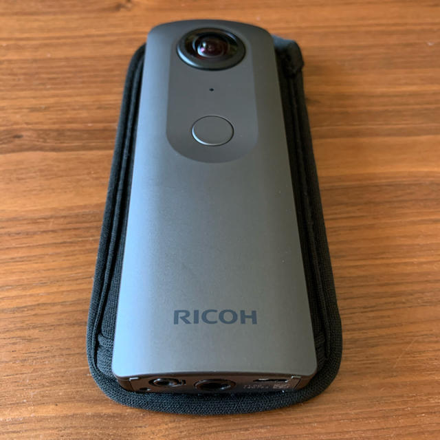 RICOH(リコー)のリコー シータⅤ / RICOH THETA V スマホ/家電/カメラのカメラ(コンパクトデジタルカメラ)の商品写真