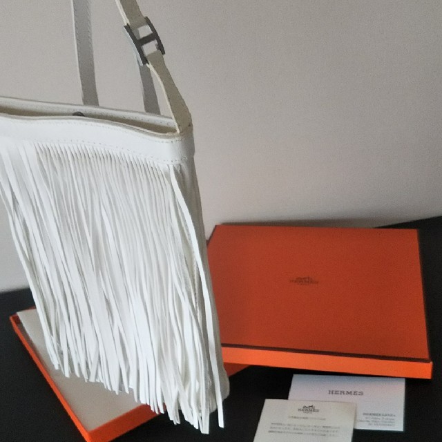 Hermes(エルメス)のお値下げ♪【HERMES】フリンジ☆ホワイトポシェット レディースのバッグ(ショルダーバッグ)の商品写真