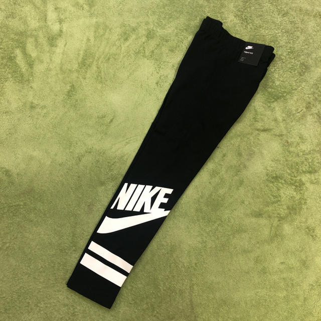 NIKE(ナイキ)のNIKE ナイキ レギンス 140〜150サイズ 新品未使用 キッズ/ベビー/マタニティのキッズ服女の子用(90cm~)(パンツ/スパッツ)の商品写真