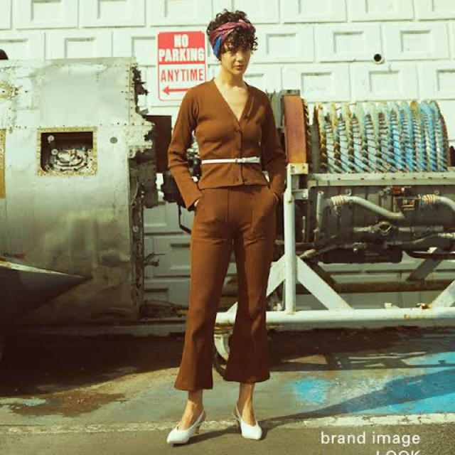 PHEENY(フィーニー)のPHEENY RANDOM RIB FLARED PANTS ブラウン　サイズ1 レディースのパンツ(カジュアルパンツ)の商品写真
