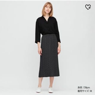 ユニクロ(UNIQLO)のUNIQLO シフォンプリーツプリントロングスカート(ロングスカート)