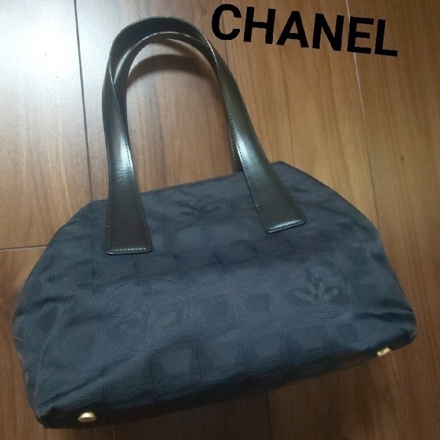 CHANEL(シャネル)のシャネル  黒 シリアル有り  バック ニュートラ レディースのバッグ(トートバッグ)の商品写真