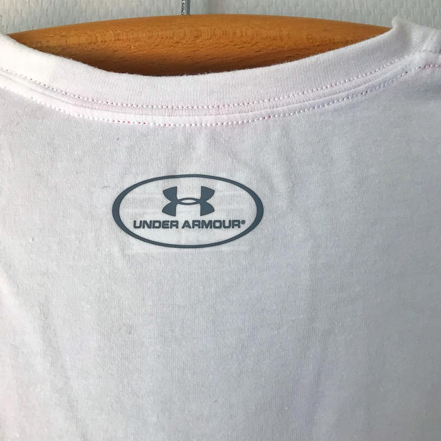 UNDER ARMOUR(アンダーアーマー)のアンダーアーマー　Tシャツ　Lサイズ レディースのトップス(Tシャツ(半袖/袖なし))の商品写真