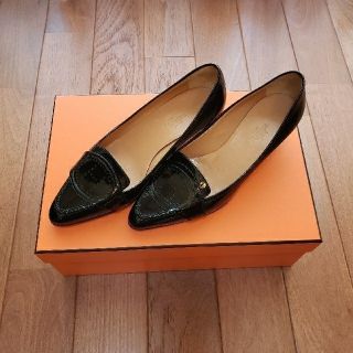 エルメス(Hermes)のHERMES　黒エナメル　パンプス(ハイヒール/パンプス)