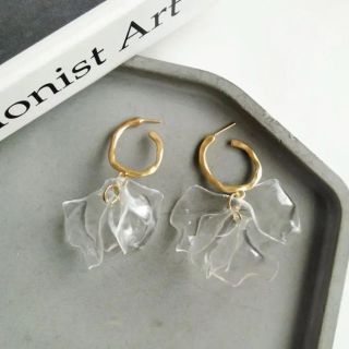 ザラ(ZARA)のjuroom ②フラワー樹脂ピアス(ピアス)