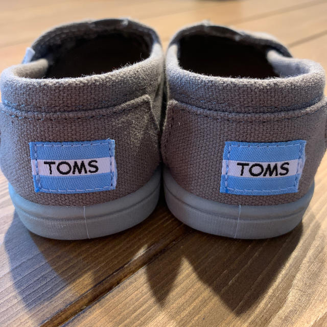 TOMS(トムズ)のTOMS トムズ　ギッズシューズ【新品　未使用】 キッズ/ベビー/マタニティのキッズ靴/シューズ(15cm~)(スリッポン)の商品写真