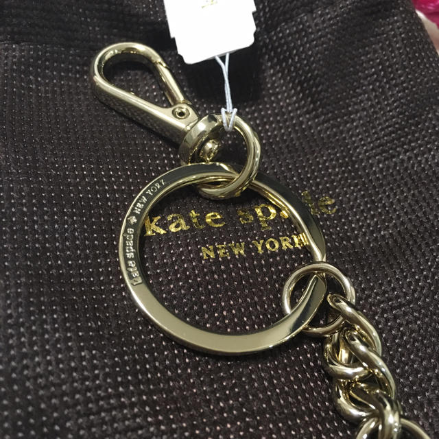 kate spade new york(ケイトスペードニューヨーク)の新品 kate spade キーホルダー レディースのファッション小物(キーホルダー)の商品写真