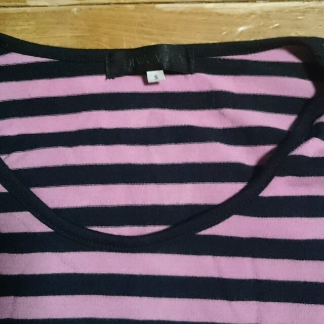 ニッセン(ニッセン)のピンク×黒ボーダーのTシャツ レディースのトップス(Tシャツ(長袖/七分))の商品写真