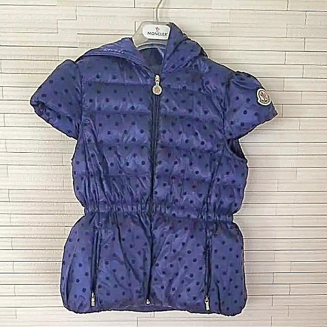 MONCLER(モンクレール)のモンクレール　キッズ ドットダウンベスト キッズ/ベビー/マタニティのキッズ服女の子用(90cm~)(ジャケット/上着)の商品写真