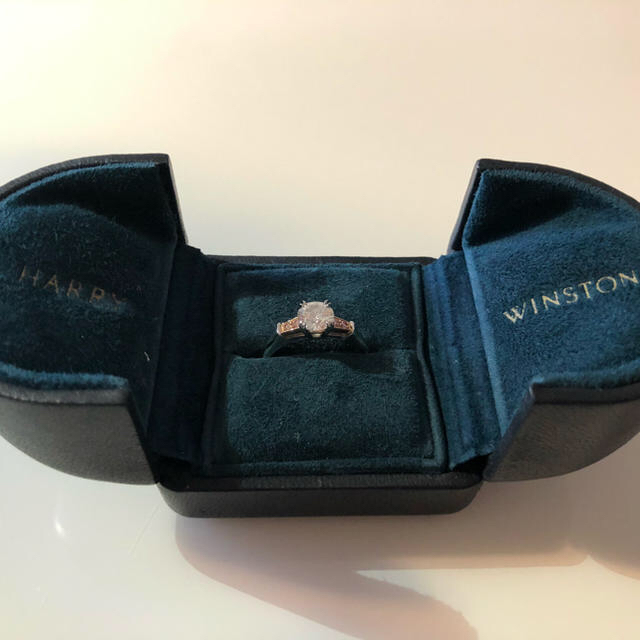 HARRY WINSTON(ハリーウィンストン)のHARRY WINSTON ラウンド・トリスト・リング レディースのアクセサリー(リング(指輪))の商品写真