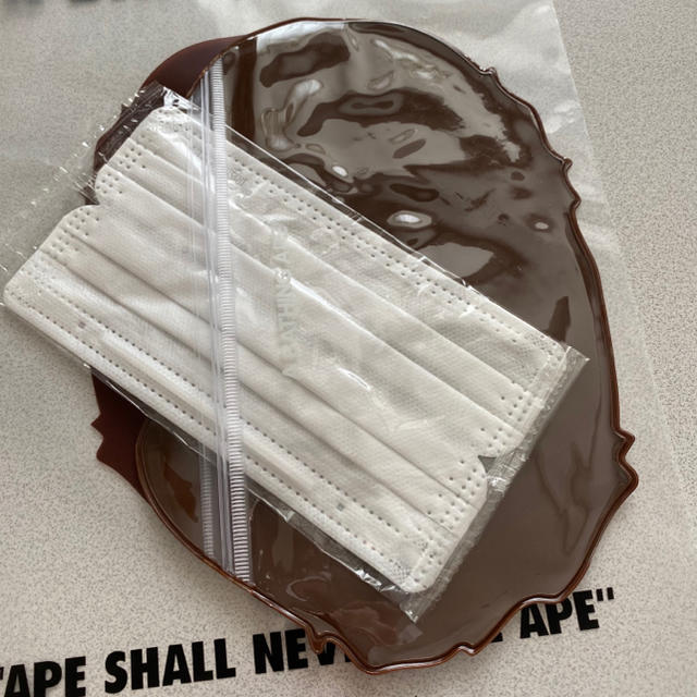 A BATHING APE(アベイシングエイプ)のBAPE マスクケース + マスク 1 枚添付 メンズのメンズ その他(その他)の商品写真