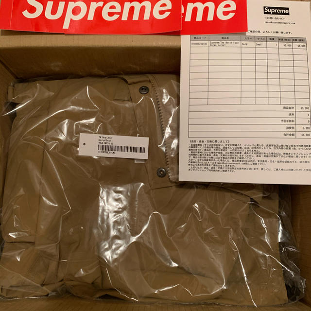 Supreme(シュプリーム)の【S】シュプリーム ノースフェイス Cargo Jacket Gold 茶 メンズのジャケット/アウター(マウンテンパーカー)の商品写真