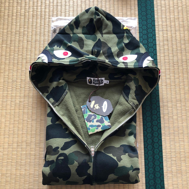 A BATHING APE - 【新品】シャークパーカー