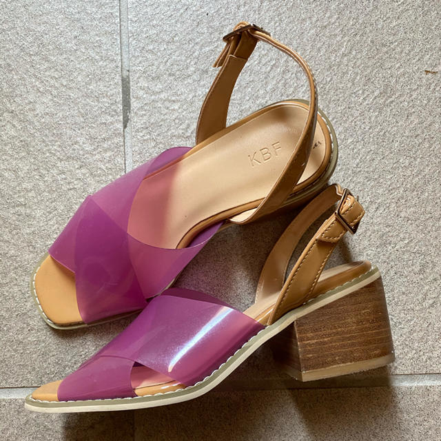 KBF(ケービーエフ)のKBF PVCクリアピンクサンダル レディースの靴/シューズ(サンダル)の商品写真