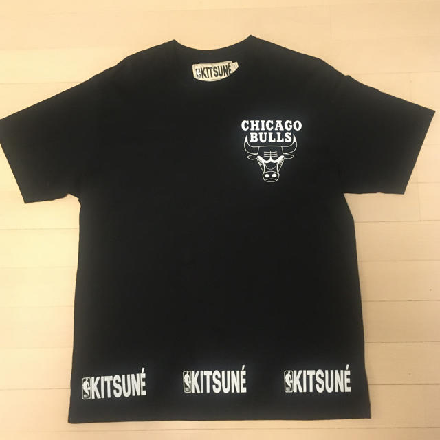 MAISON KITSUNE'(メゾンキツネ)のmaison kitsune  メゾンキツネ　NBA ブルズ　美品 メンズのトップス(Tシャツ/カットソー(半袖/袖なし))の商品写真