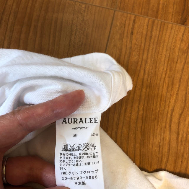 COMOLI(コモリ)のAURALEE  白Tシャツ レディースのトップス(カットソー(長袖/七分))の商品写真