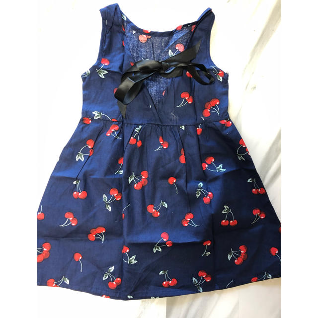 さくらんぼ柄　ベビーネイビーうしろリボンワンピース キッズ/ベビー/マタニティのキッズ服女の子用(90cm~)(ワンピース)の商品写真