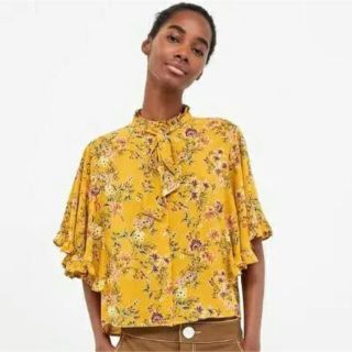 ザラ(ZARA)のZARA ザラ 花柄 タイリボン付 フリルブラウス　前開き　トップス(シャツ/ブラウス(半袖/袖なし))