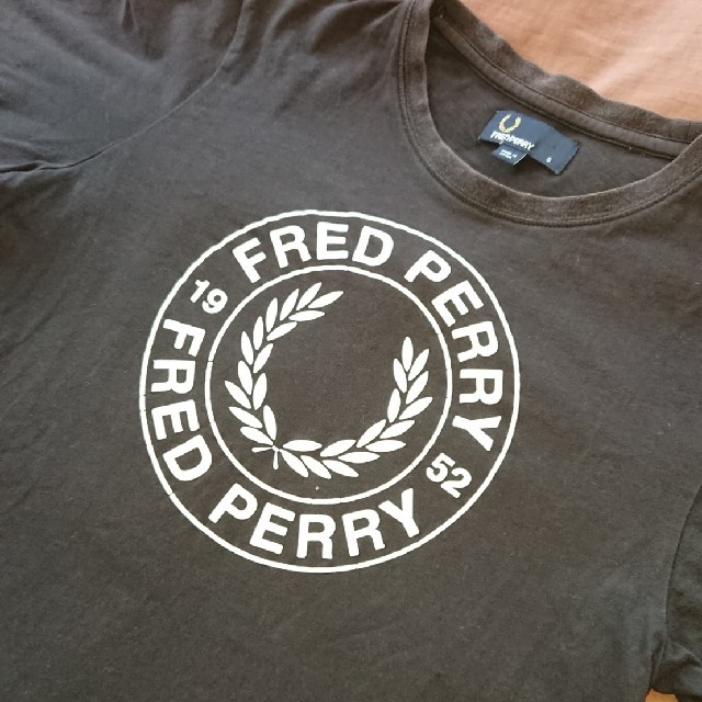 FRED PERRY(フレッドペリー)のFRED PERRY フレッドペリー ビックプリント TシャツS ブラック  メンズのトップス(Tシャツ/カットソー(半袖/袖なし))の商品写真