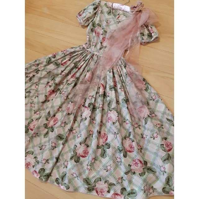 【公式】 PINK カネコイサオ　ローズ柄ドレス - HOUSE ミディアムドレス
