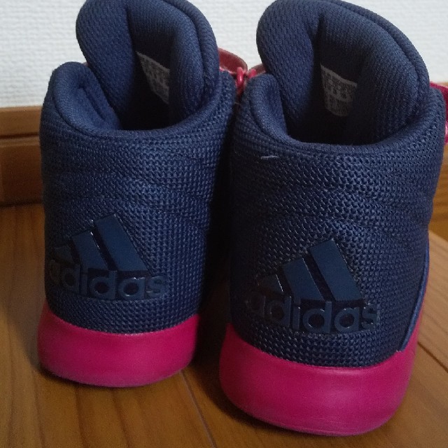 adidas(アディダス)のadidas 子供靴 キッズ/ベビー/マタニティのキッズ靴/シューズ(15cm~)(スニーカー)の商品写真