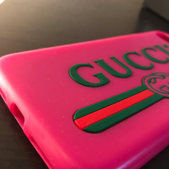 Gucci(グッチ)の携帯ケース スマホ/家電/カメラのスマホアクセサリー(iPhoneケース)の商品写真