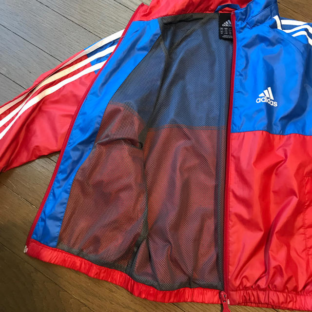 adidas(アディダス)のadidas ウインドブレーカー　kids120 キッズ/ベビー/マタニティのキッズ服男の子用(90cm~)(ジャケット/上着)の商品写真