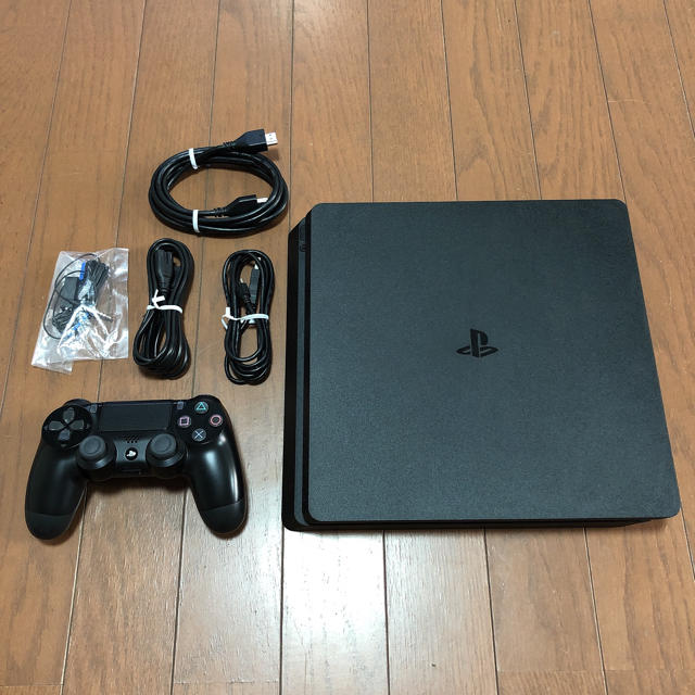 PlayStation4(プレイステーション4)のPlayStation4 ジェットブラック 500GB【美品】 エンタメ/ホビーのゲームソフト/ゲーム機本体(家庭用ゲーム機本体)の商品写真