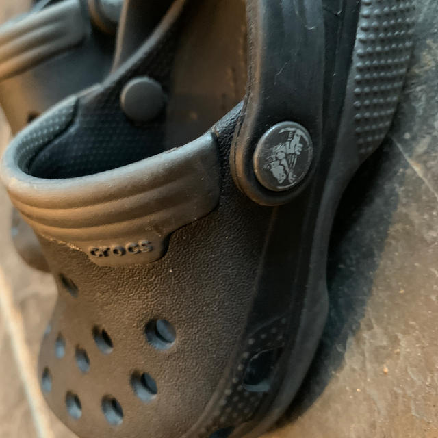 crocs(クロックス)の【値下げしました】ベビー　クロックス　サイズ【6c7】黒　used キッズ/ベビー/マタニティのベビー靴/シューズ(~14cm)(サンダル)の商品写真