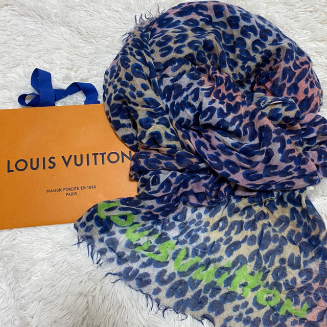 LOUIS VUITTON(ルイヴィトン)のLOUIS VUITTON レオパード ストール レディースのファッション小物(ストール/パシュミナ)の商品写真