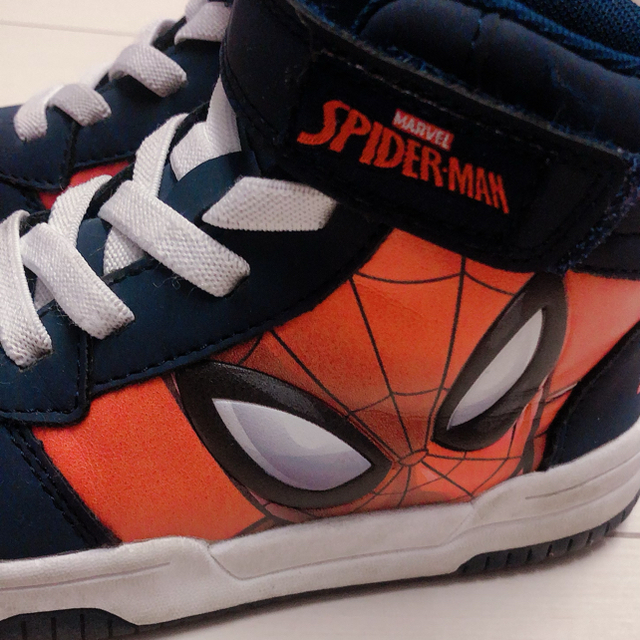 H&M(エイチアンドエム)のMARVEL H&M🕷スパイダーマンスニーカー🕷18cm キッズ/ベビー/マタニティのキッズ靴/シューズ(15cm~)(スニーカー)の商品写真