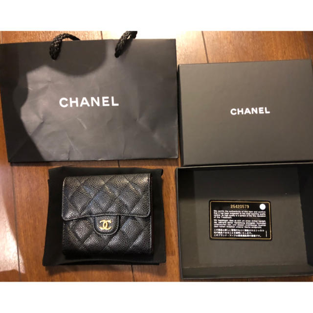 CHANEL(シャネル)のシャネル　二つ折り　財布　新品未使用　黒 レディースのファッション小物(財布)の商品写真