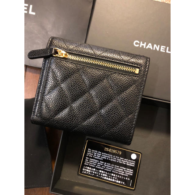 CHANEL(シャネル)のシャネル　二つ折り　財布　新品未使用　黒 レディースのファッション小物(財布)の商品写真