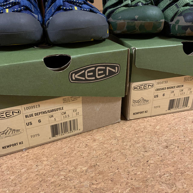 KEEN(キーン)のKEEN サンダル　2足セット　13.5cm 美品 キッズ/ベビー/マタニティのベビー靴/シューズ(~14cm)(サンダル)の商品写真